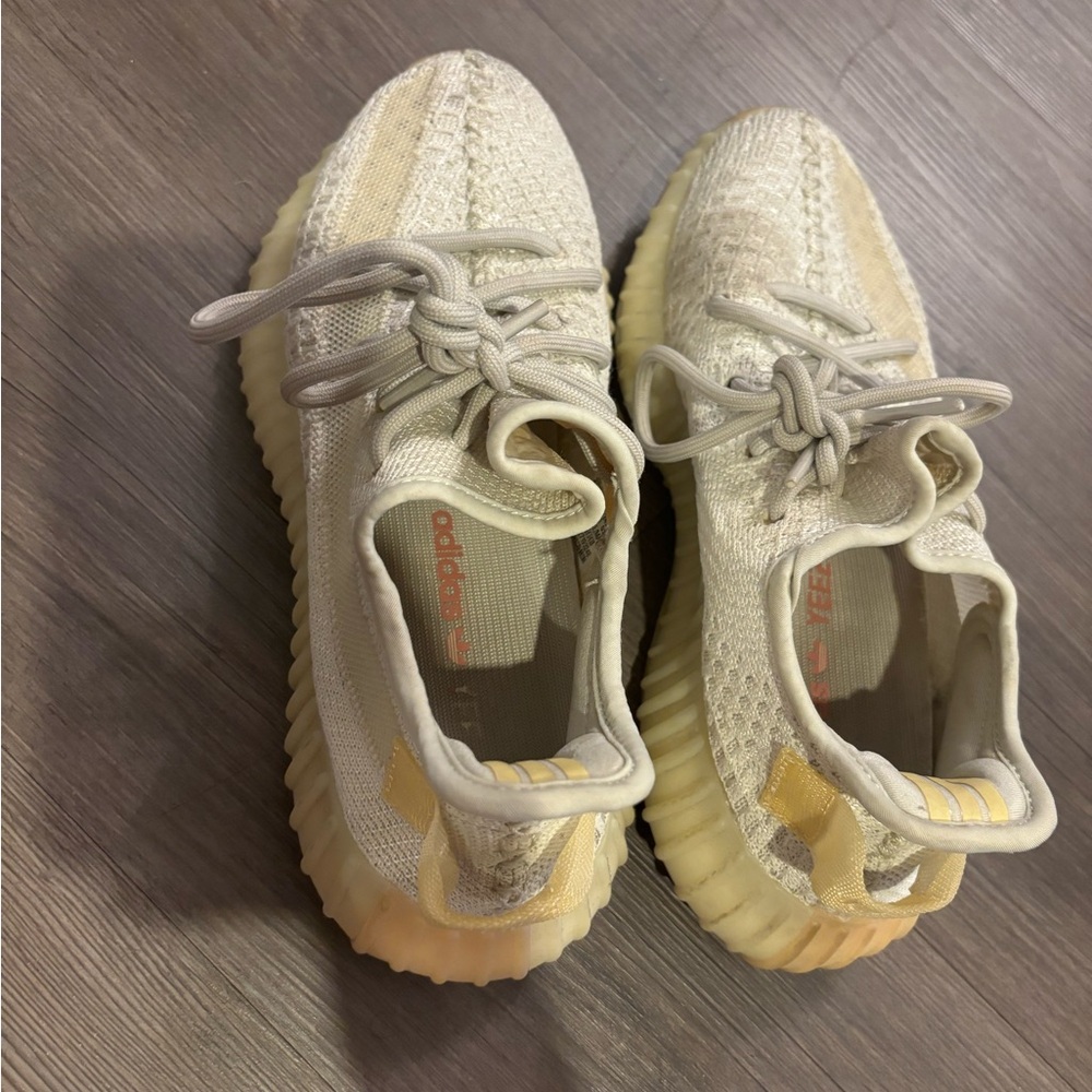 Yeezy 350 V2